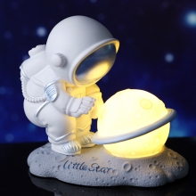 太空宇航员恒星小夜灯 创意家居装饰树脂工艺摆件 工会活动礼品