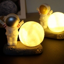 LED宇航员月球灯桌面创意摆件 员工活动礼品