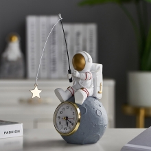 创意ins宇航员时钟 现代简约桌面台钟摆件 比较实用的小礼品