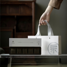 月光宝盒系列-白月 福鼎白茶2022年高山寿眉小圆饼茶100克礼盒装